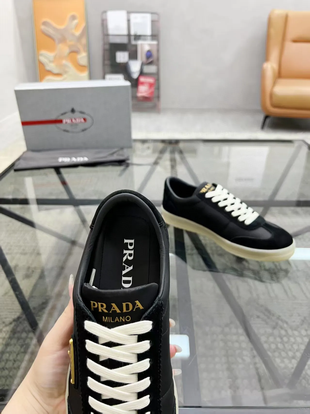 Factory price: 380💰Prada new men's leather sports shoes, the highest version on the market, any comparison is welcome🆚! The original leather has excellent texture and is super high-end! Fetal sheep net lining imported from Italy, removable pad! Luxurious materials and fine workmanship, highly recommended! Code number: 38-44, customized 45